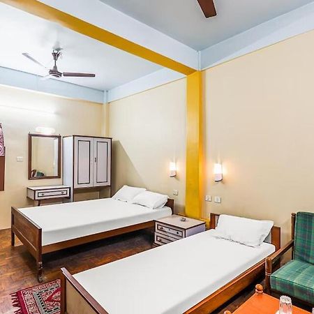 Hotel Florence Силигури Екстериор снимка