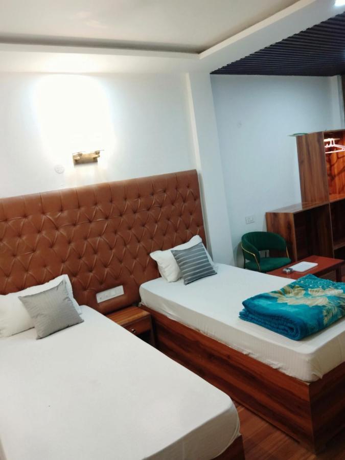 Hotel Florence Силигури Екстериор снимка